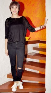 Anuskha Sharma in bling flats