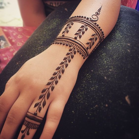 Top 150+ Simple Mehndi Designs 2023 - Bhadar