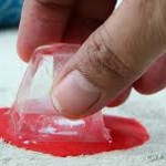 Removing chewing gum with ice cubes