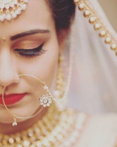 Delicate nose pin for brides