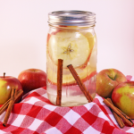 Apple cinamon detox water