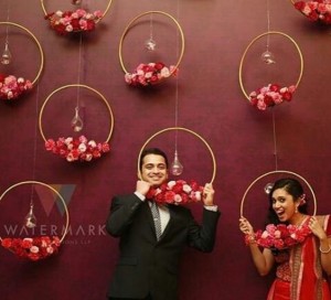Photo booth ideas with flowers for wedding