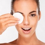 Removing makeup with natural indgredients