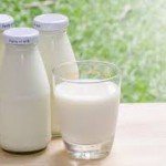 Raw milk as natural makeup remover
