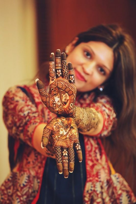 Pictures to click at your mehndi function Threads WeRIndia 1 e1560502787822