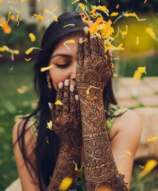 8 Pictures Which You Can Pose For At Your Mehndi Function – Threads