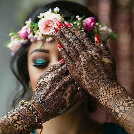 27 Aesthetic Bridal Mehndi Shots to Bookmark Right Now  SetMyWed