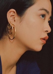 Hoop earrings trend