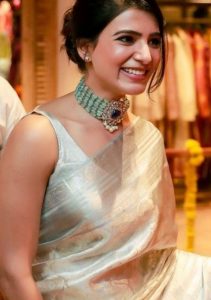 Wearing plain saree with matching jewellery