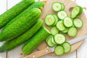 DIY cucumber beauty regime for younger and supple skin