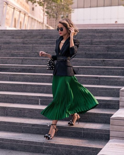 How to style a green pleated skirt for winters