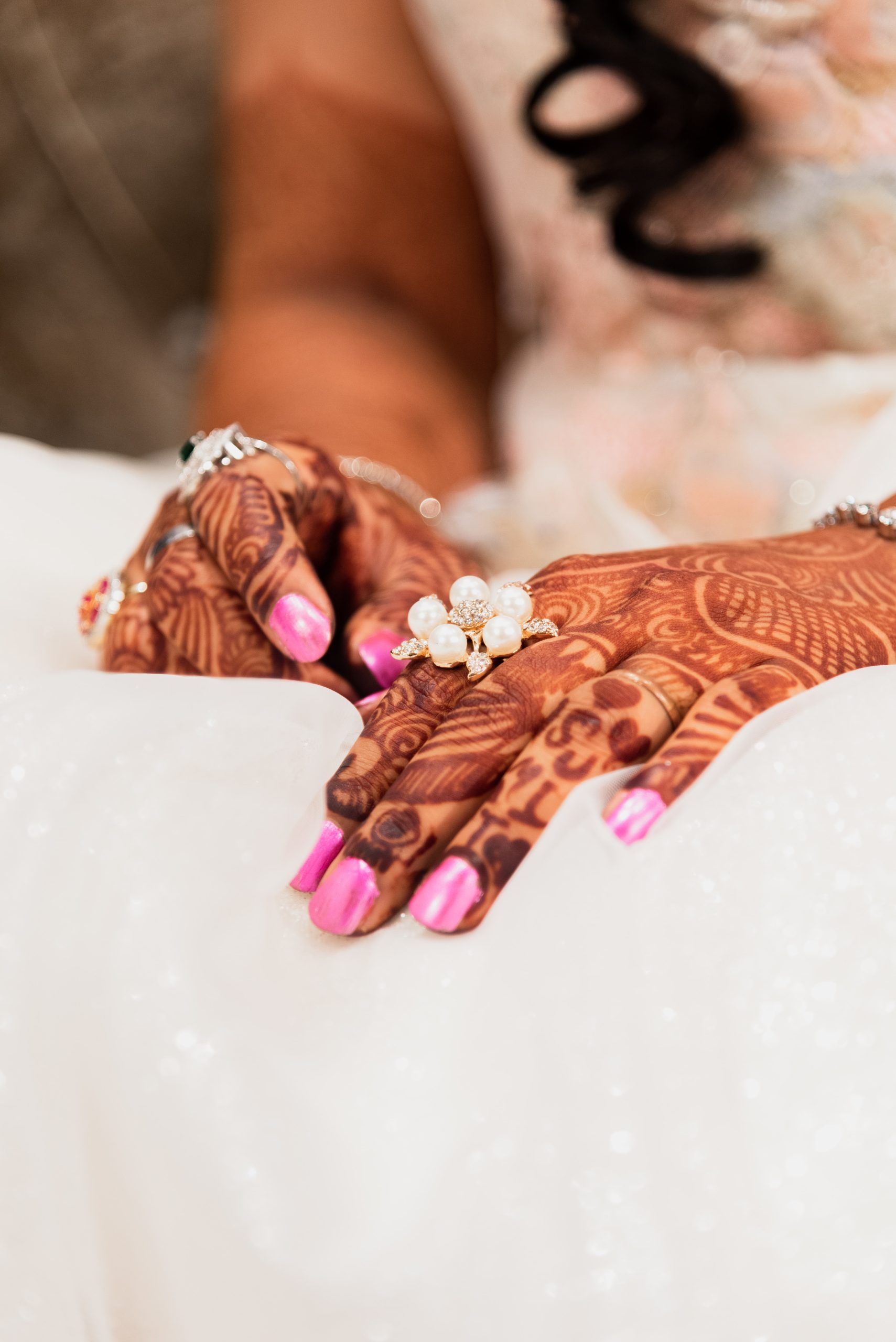 How to Apply Henna on Your Nails: A Beginner's Guide