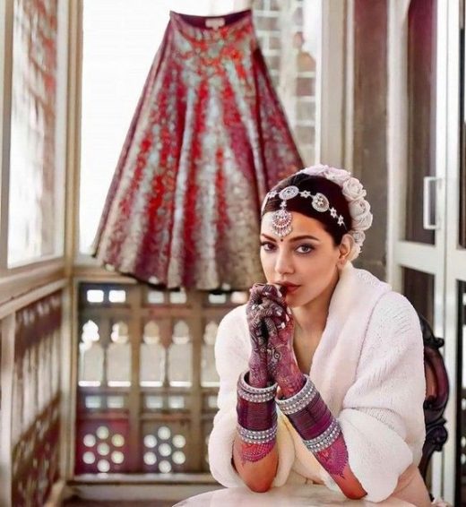 Hina Khan on Instagram: “Lehenga by @smitashaofficial Neckpiece & ring  @kohar_jewellery Mangtika @jewellerybyas… | Diwali dresses, Party dress  codes, Diwali outfits