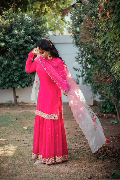 How to pose for pictures wearing salwar suit Threads WeRIndia