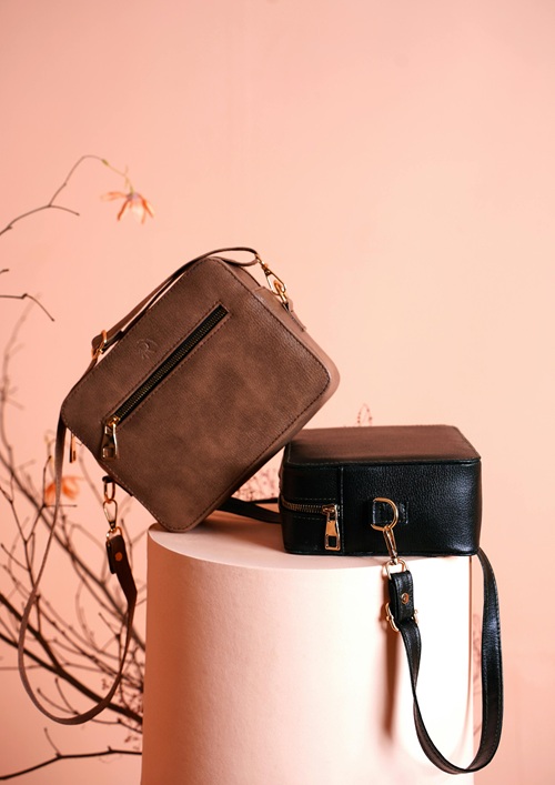 Fashionable hand bags