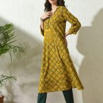 pexels-tavsiapparel-28213745